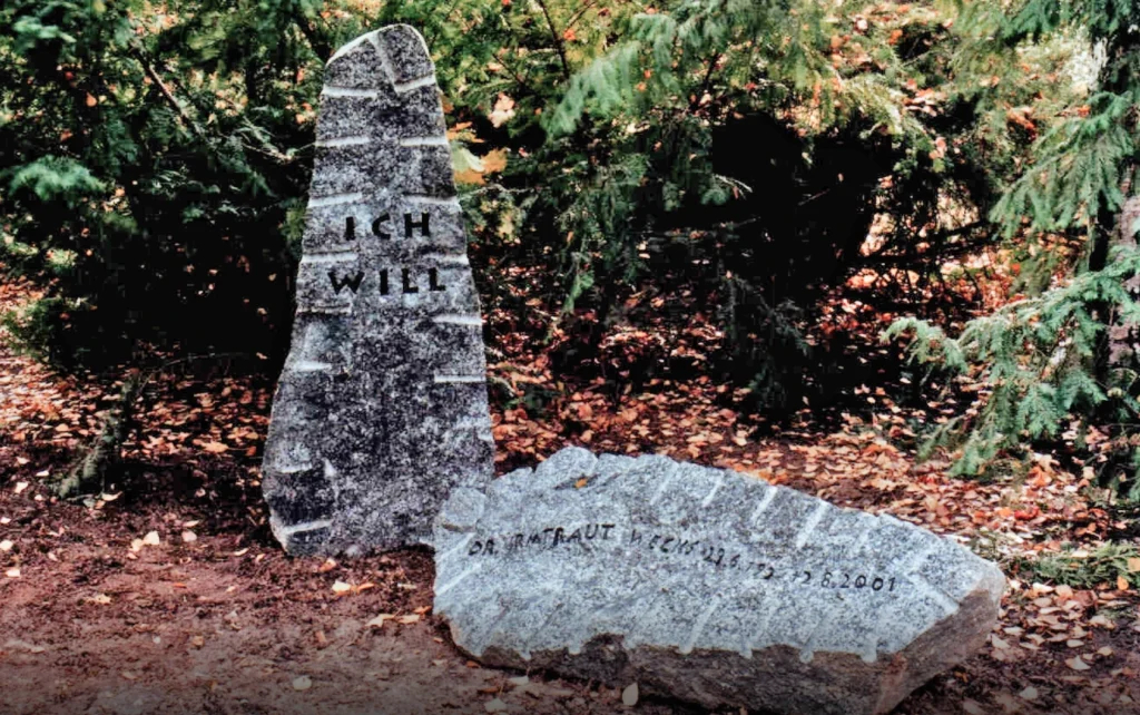 Granit-Findling als Grabstein – Denkwerk für Irmtraut Wecks von Michael Spengler
