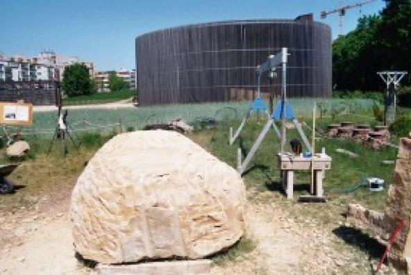 Rohform einer Schrippen-Skulptur aus Sandstein, noch unfertig