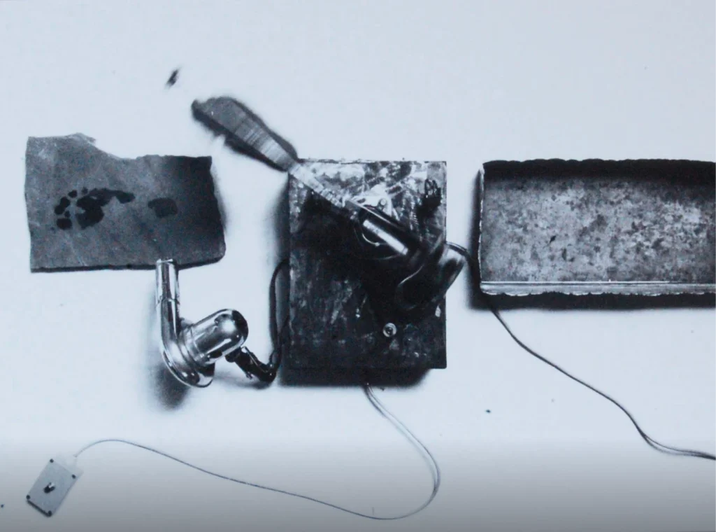 Fußabdruckmaschine mit mechanischem Bronzefuß und Sandsteinplatte